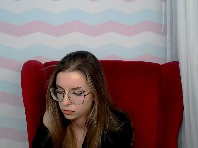AliceLovelly live cam on BongaCams