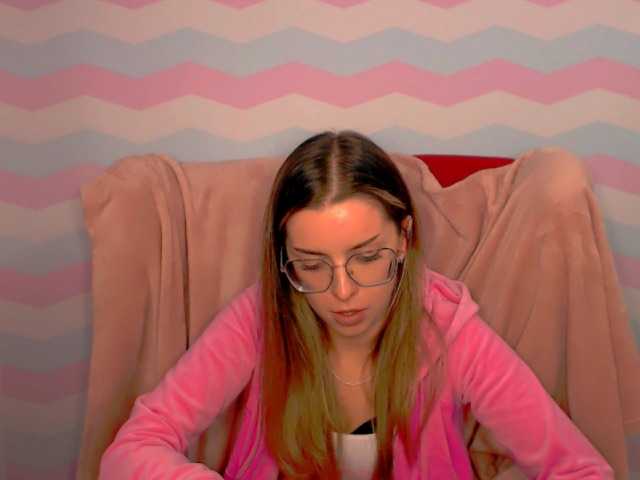 AliceLovelly live cam on BongaCams