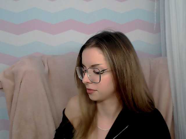 AliceLovelly live cam on BongaCams