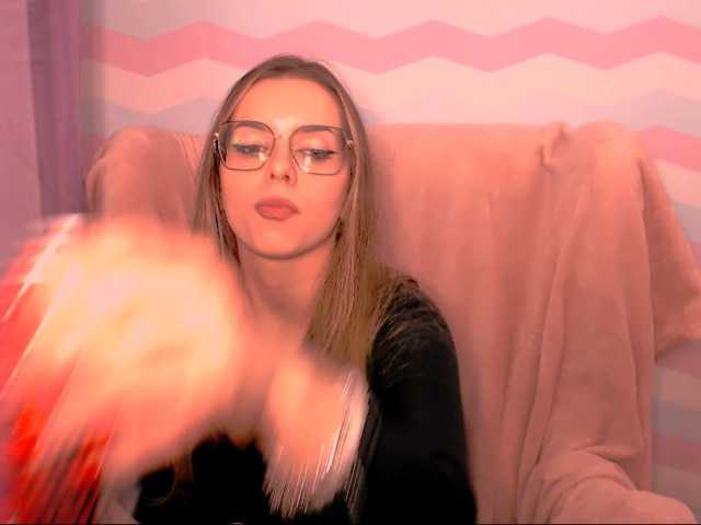 AliceLovelly live cam on BongaCams