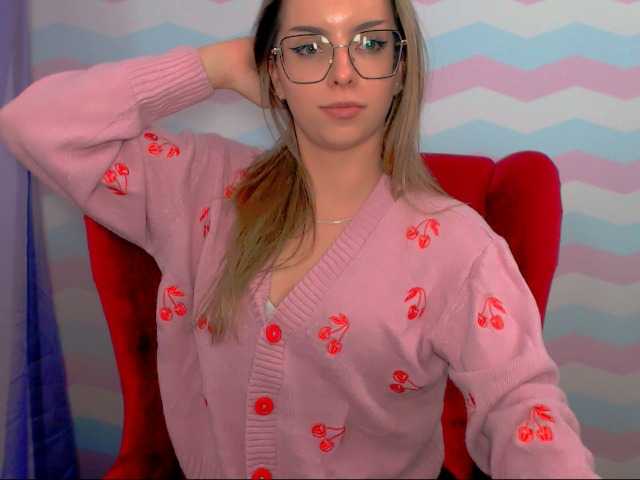 AliceLovelly live cam on BongaCams