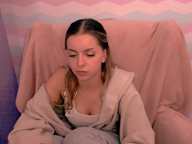 AliceLovelly live cam on BongaCams