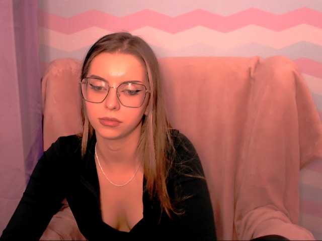 AliceLovelly live cam on BongaCams