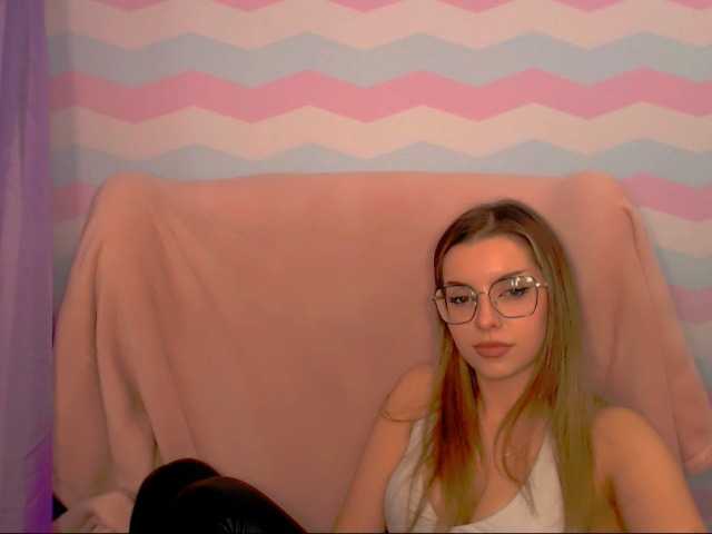 AliceLovelly live cam on BongaCams