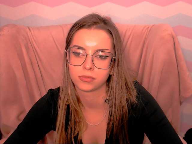AliceLovelly live cam on BongaCams