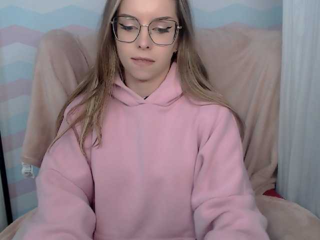 AliceLovelly live cam preview