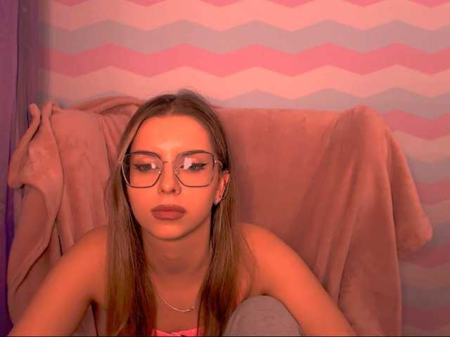 AliceLovelly live cam on BongaCams