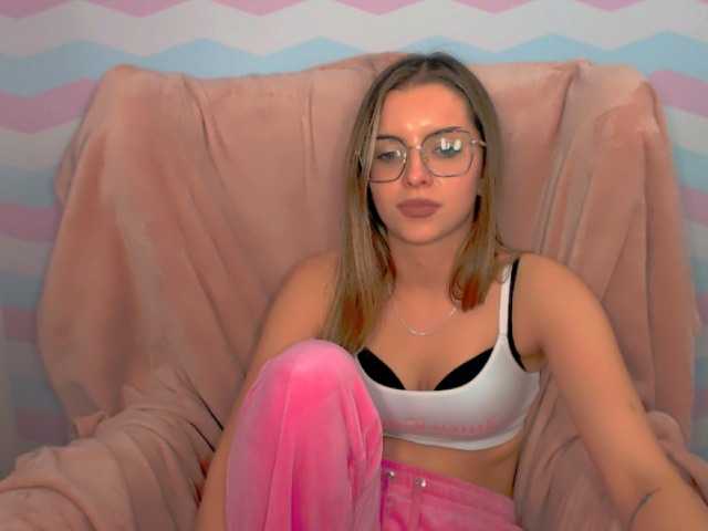 AliceLovelly live cam on BongaCams