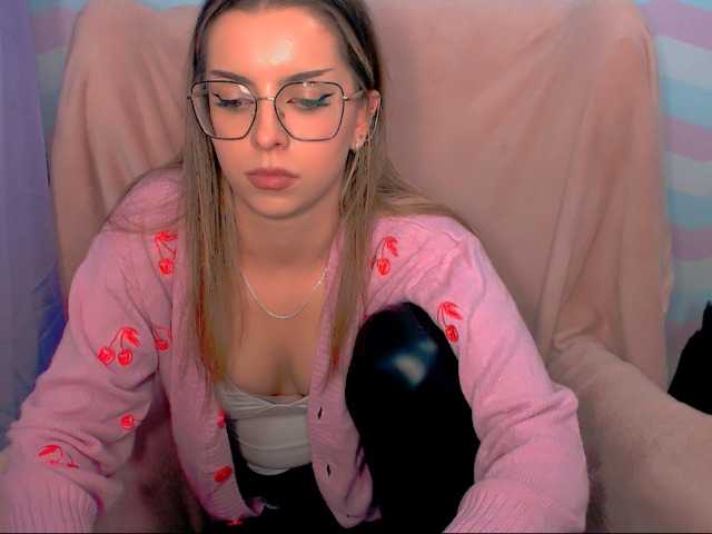 AliceLovelly live cam on BongaCams