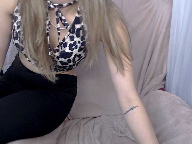 AliceLovelly live cam preview