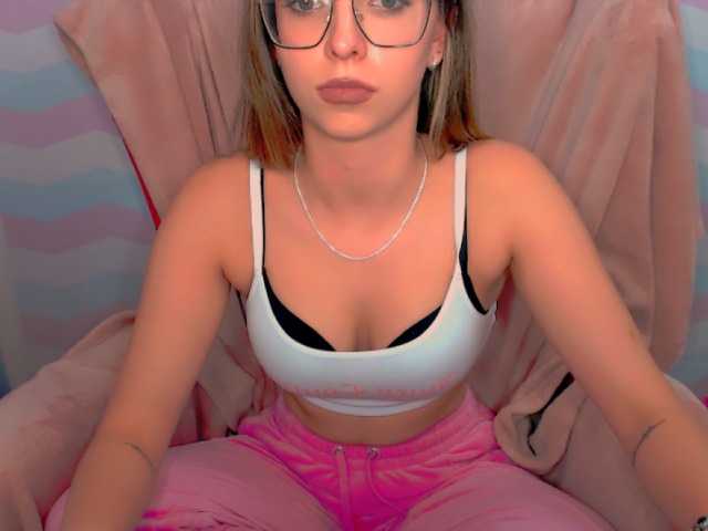 AliceLovelly live cam on BongaCams