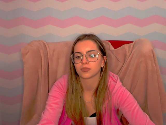 AliceLovelly live cam on BongaCams