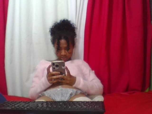 ERICAHJS live cam preview