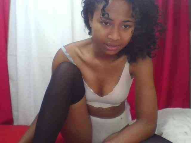 ERICAHJS Live Webcam on BongaCams