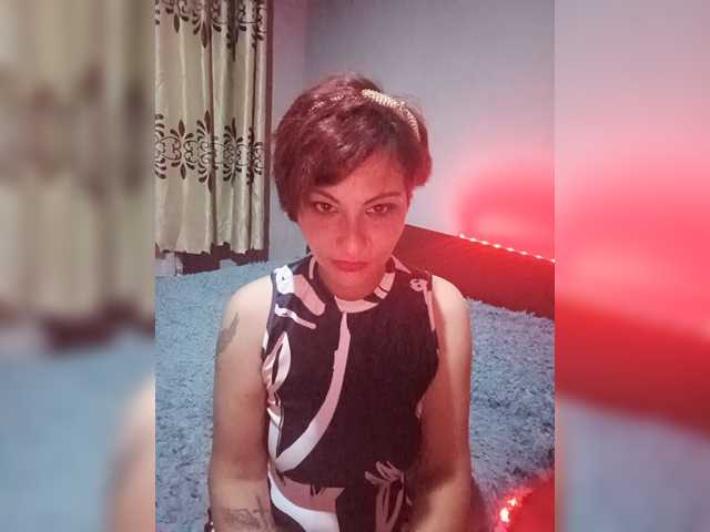 Julya4 live cam on BongaCams