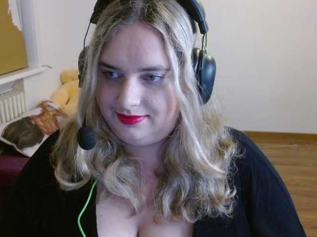 KitsuneAiko live cam on BongaCams