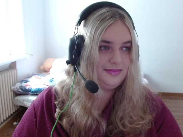KitsuneAiko live cam preview