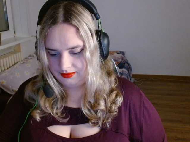 KitsuneAiko live cam preview
