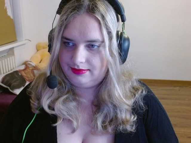 KitsuneAiko live cam on BongaCams