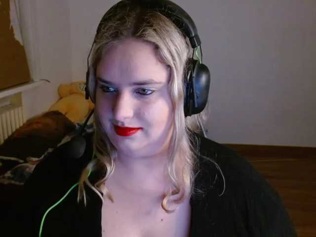 KitsuneAiko live cam on BongaCams