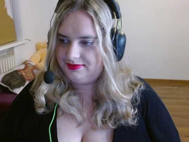 KitsuneAiko live cam preview
