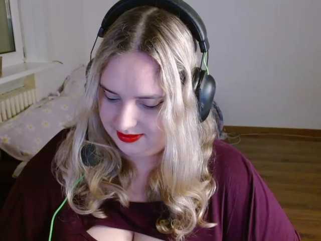 KitsuneAiko, live now on BongaCams