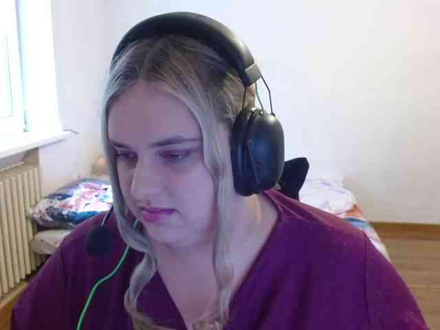 KitsuneAiko webcam