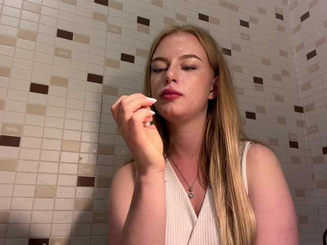 MinnieReinke live cam on BongaCams