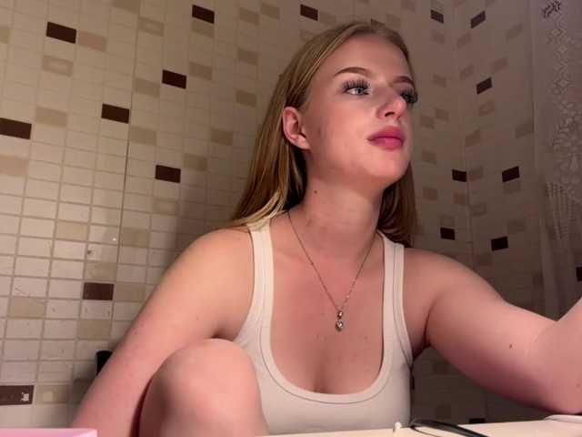 MinnieReinke live cam on BongaCams