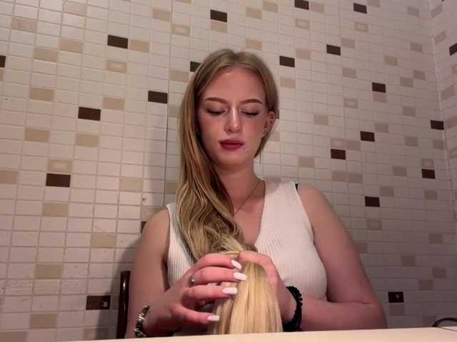 MinnieReinke live cam on BongaCams