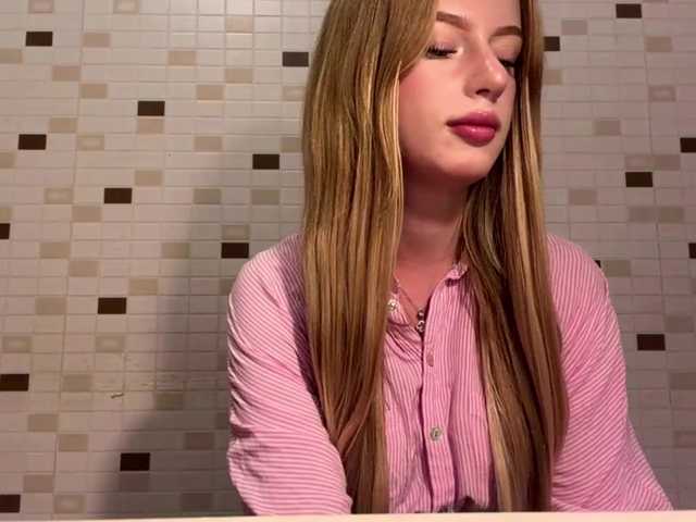 MinnieReinke live cam on BongaCams