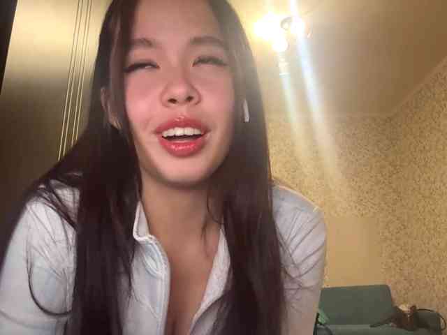 LeighMarrujo webcam
