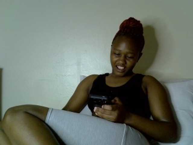 Pettiteebony20 live cam on BongaCams
