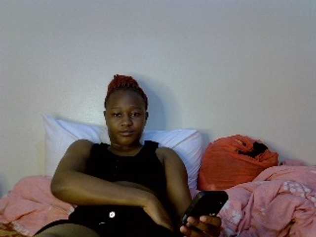 Pettiteebony20 live cam on BongaCams