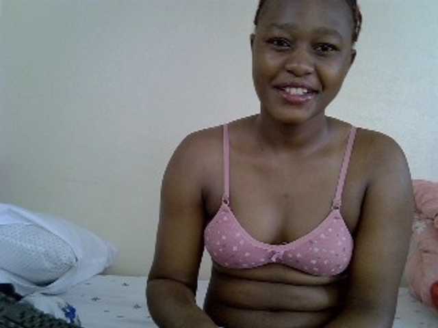 Pettiteebony20 live cam on BongaCams
