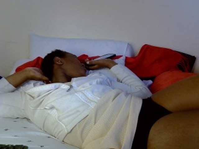 Pettiteebony20 live cam preview