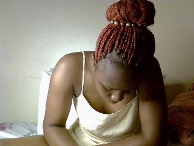 le modèle Pettiteebony20 est en webcam porno dans un show sur le site bongacams, il possède les tags suivants: Ebony,Redhead,Hairy