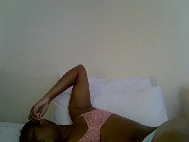Pettiteebony20 live cam on BongaCams