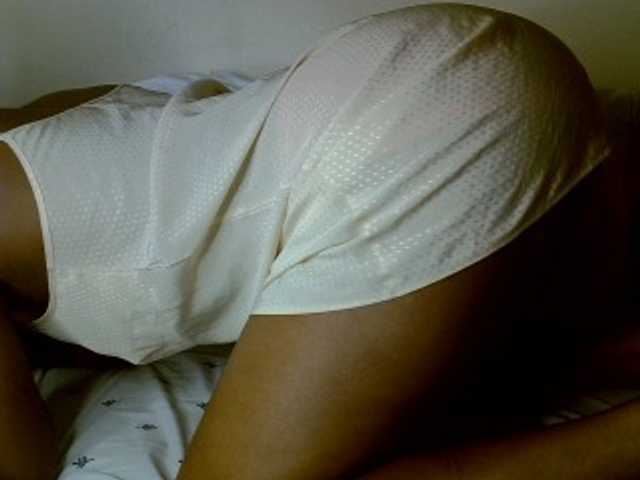Pettiteebony20 live cam preview