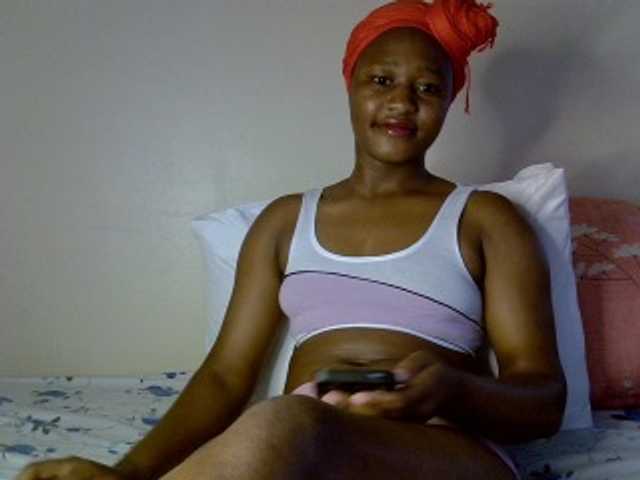 Pettiteebony20 live cam on BongaCams