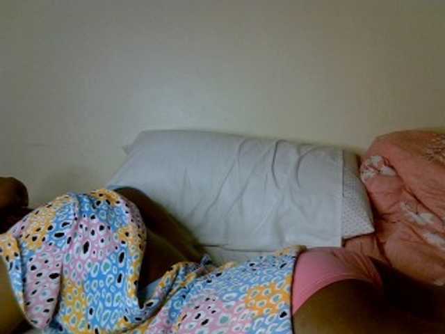 Pettiteebony20 live cam on BongaCams