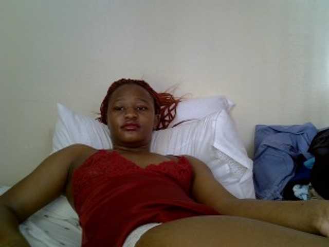 Pettiteebony20 live cam on BongaCams