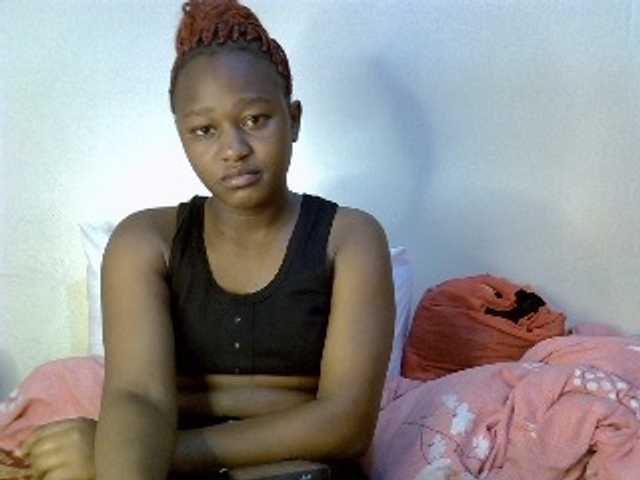 Pettiteebony20 live cam on BongaCams