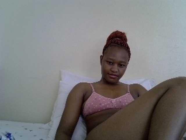Pettiteebony20 live cam on BongaCams