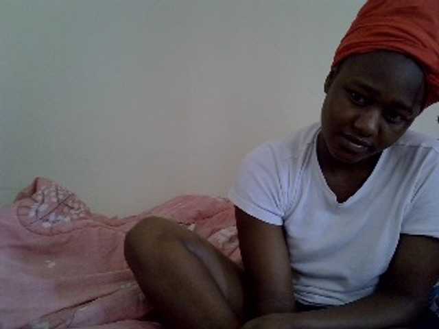 Pettiteebony20 live cam on BongaCams