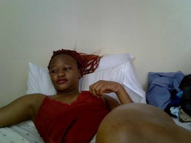 Pettiteebony20 live cam on BongaCams