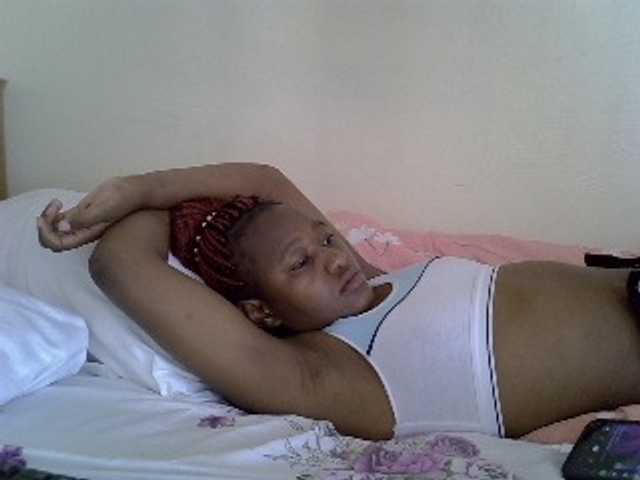 Pettiteebony20 live cam on BongaCams