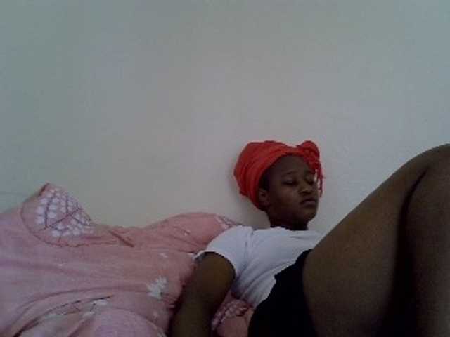 Pettiteebony20 live cam on BongaCams