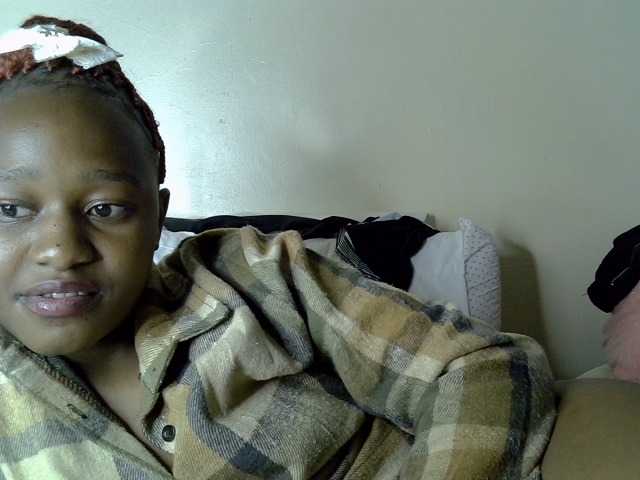 Pettiteebony20 live cam on BongaCams