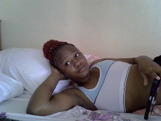 Pettiteebony20 live cam on BongaCams
